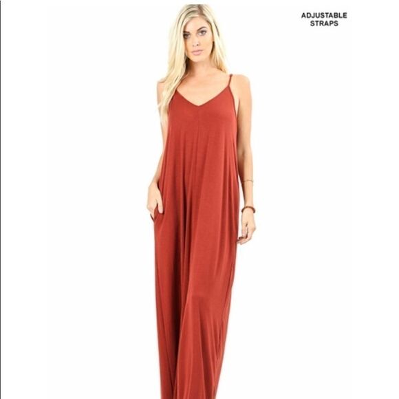Maxi dress with side pockets - Picture 1 of 1